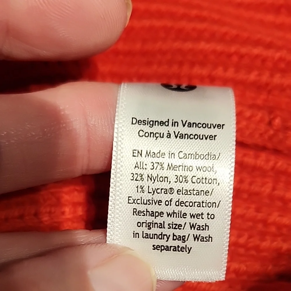 Lululemon Red Knit Beanie NWT